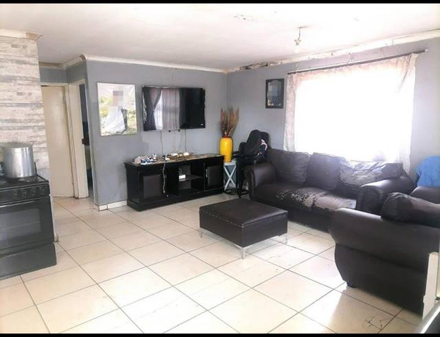 12 BEDROOM HOUSE FOR SALE IN SOSHANGUVE SOUTH